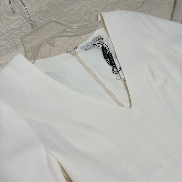 New ALEXIS dress size small - Picture 4 of 6